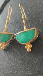 Orecchini oro opaco con tormaline grezze color Tiffany sfaccettate eleganti