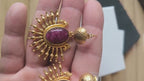 Orecchini stile etrusco in oro galvanizzato su bronzo con diaspri rossi Imperiali naturali