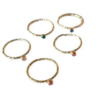 Set di cinque anelli mini in oro su bronzo con topazi naturali colorati: verde, blu, rosa, fucsia e arancione