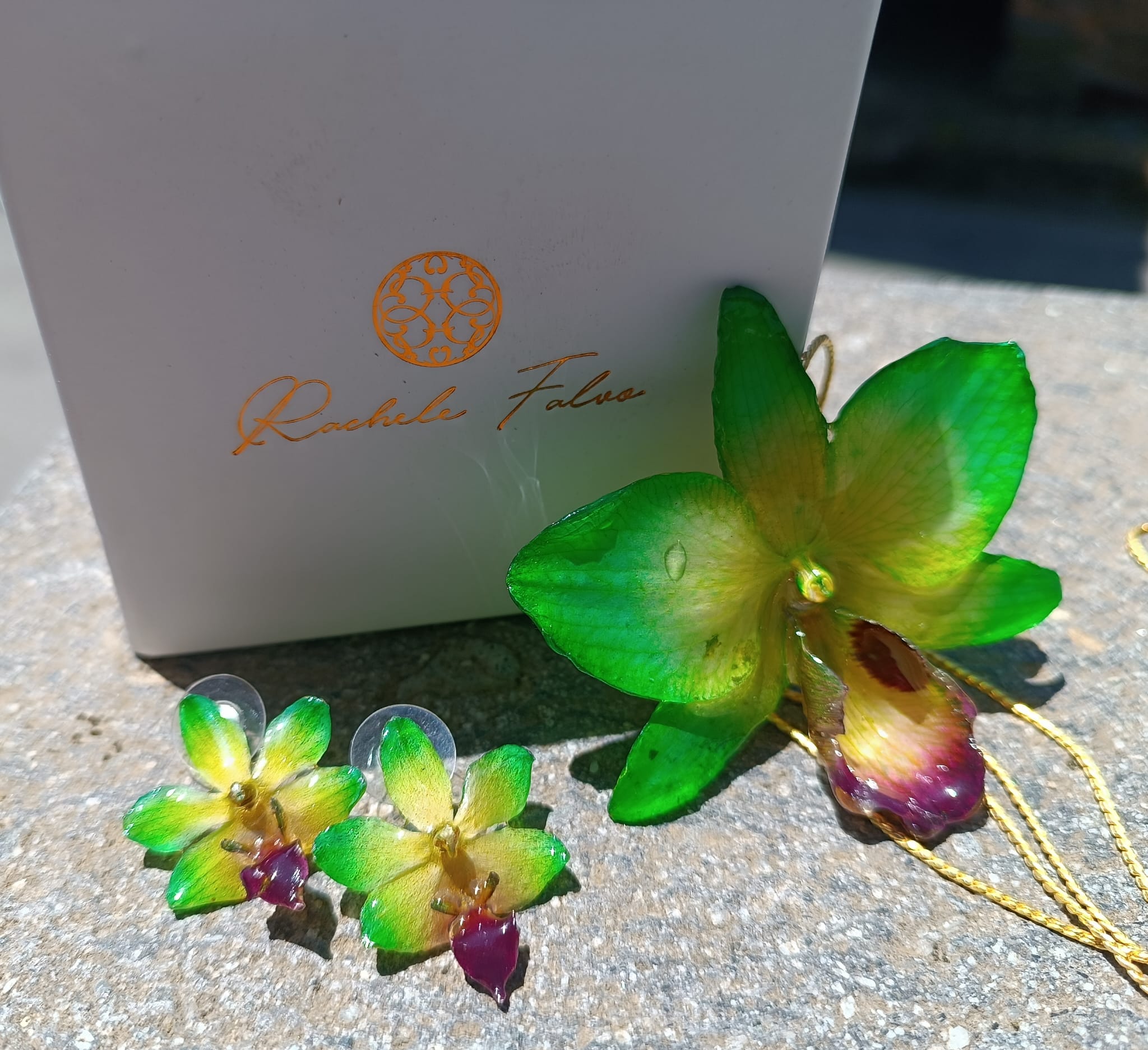 Set Collana e Orecchini con Vera Orchidea Verde in Resina