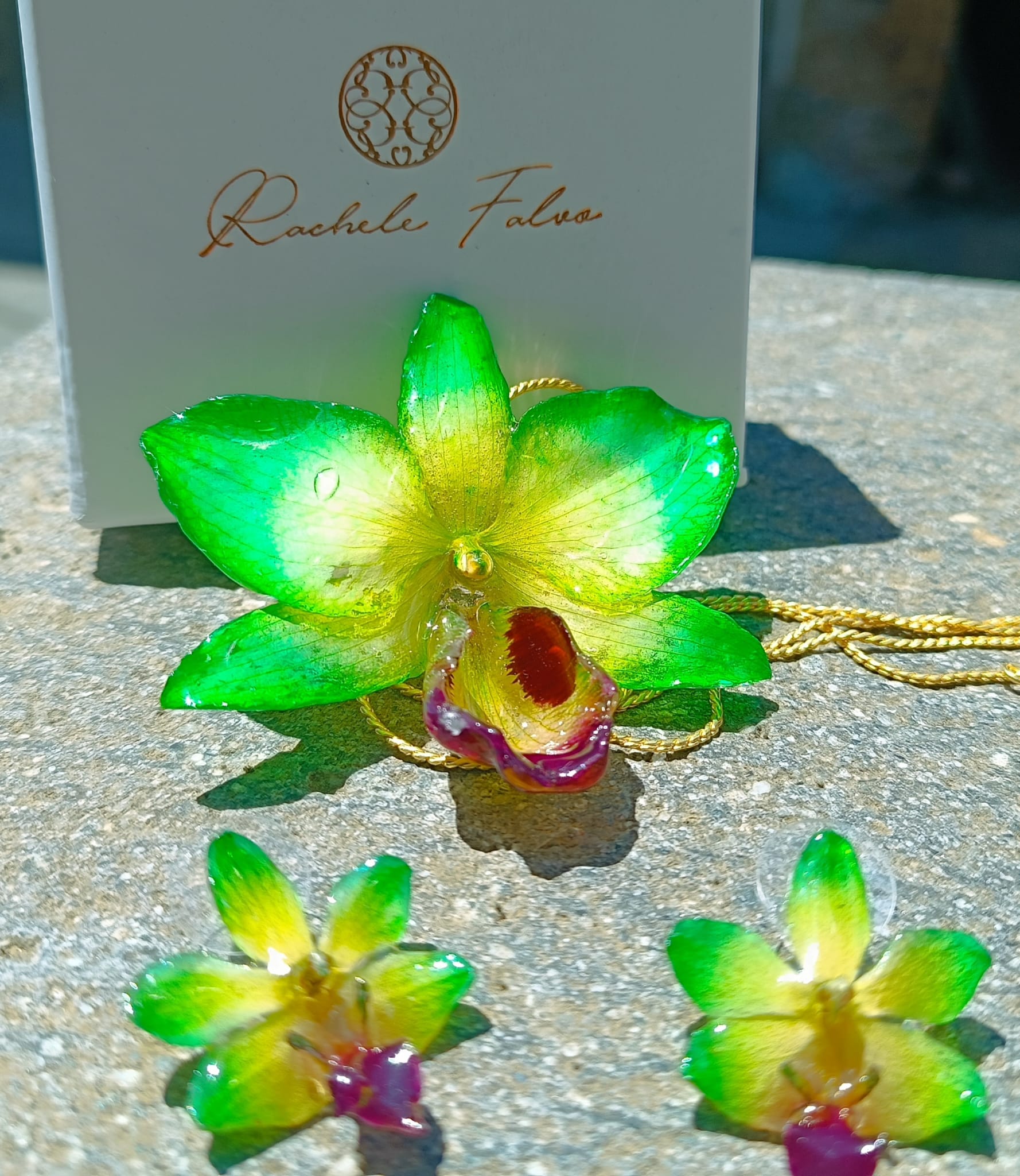Set Collana e Orecchini con Vera Orchidea Verde in Resina