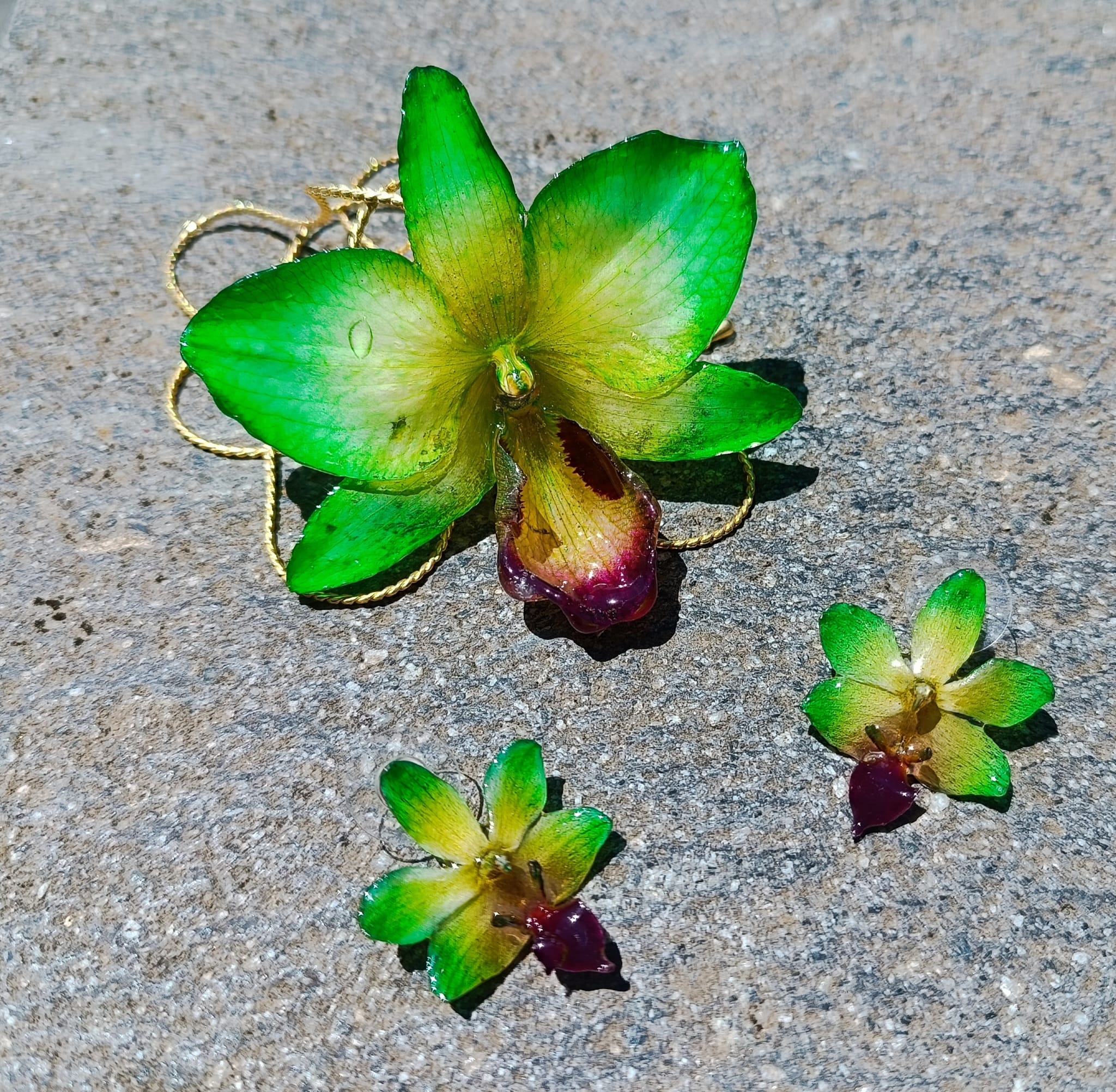 Set Collana e Orecchini con Vera Orchidea Verde in Resina