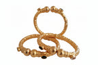 Tris di bracciali etruschi in oro opaco su bronzo con quarzi rosa e onici neri naturali
